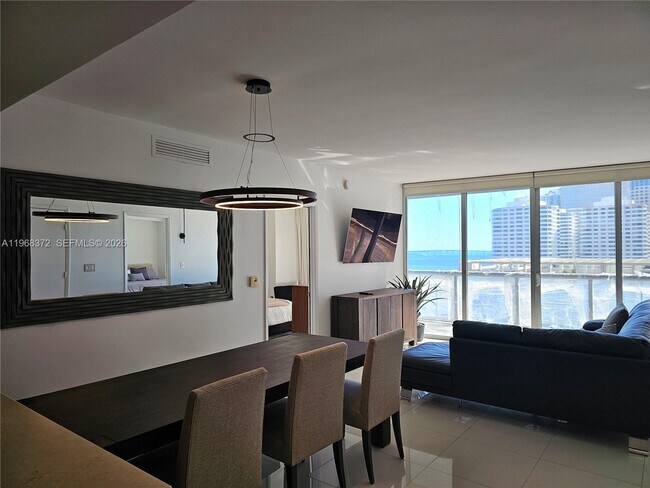 Building Photo - 495 Brickell Ave