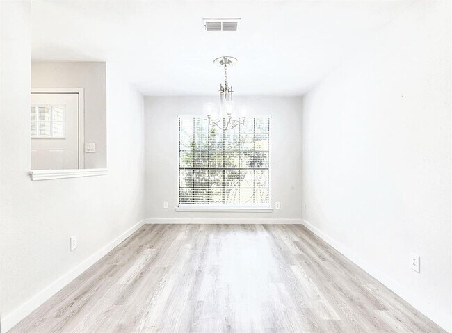 Foto del edificio - 14205 Vandever St