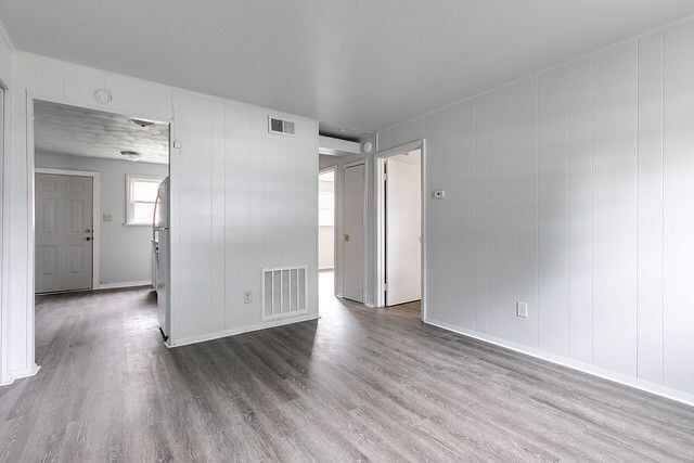 Building Photo - Awesome 2 bedroom 1 bath  Available Now