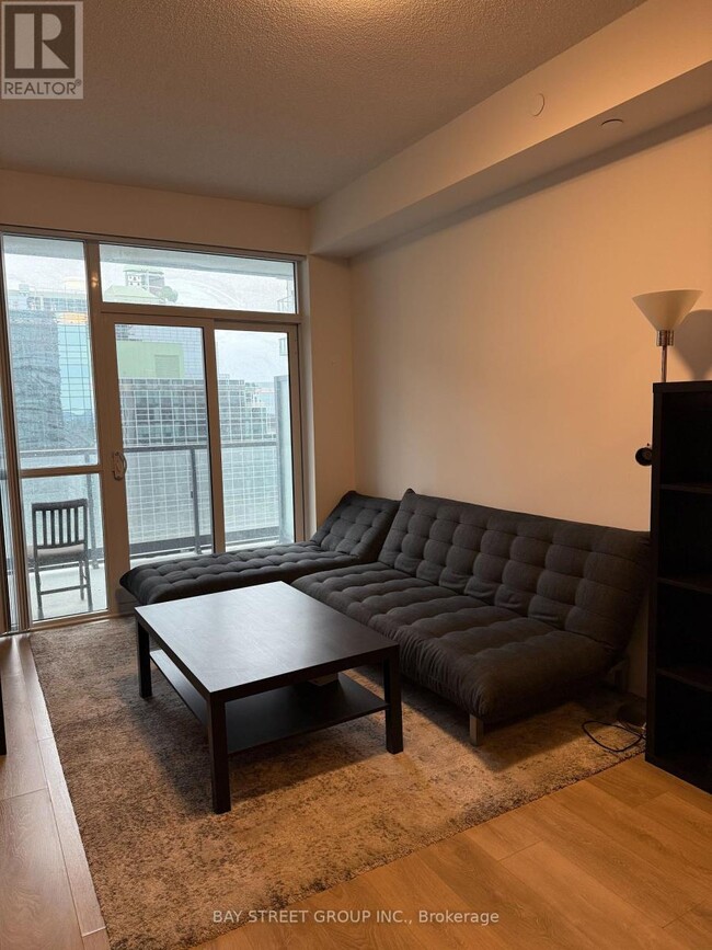 Photo du bâtiment - 5168-5168 Yonge St