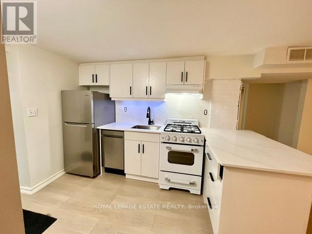 Building Photo - 5 Edgewood Gardens