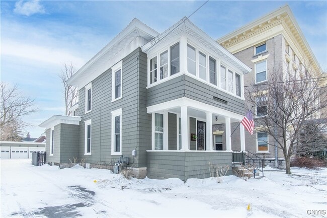 Building Photo - 325 Holcomb St