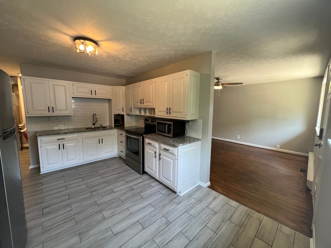 Primary Photo - 2265 Wren Ave