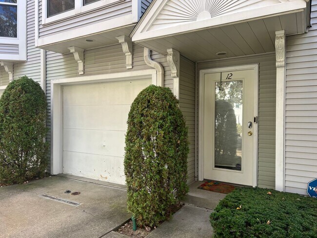 Photo - Beautiful Townhome in Private cul-de-sac i...