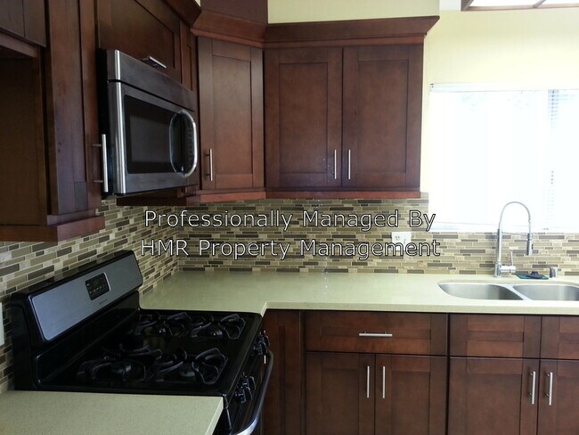 Building Photo - 2023 E Aroma Dr