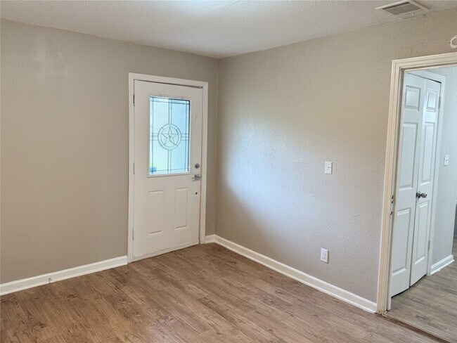 Building Photo - 5222 Northridge Dr