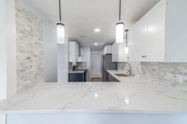 Foto del edificio - 3939 Knollcrest Dr