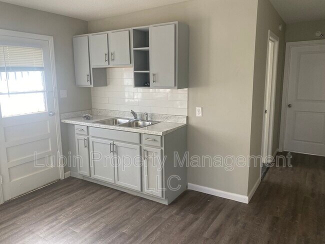 Foto del edificio - 741 Neptune St