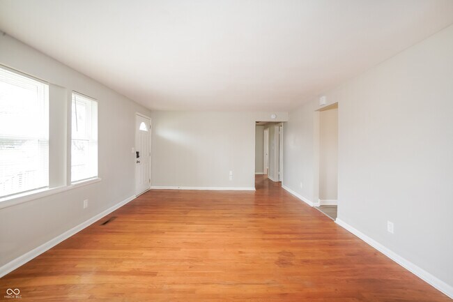 Building Photo - 460 W Ellen St