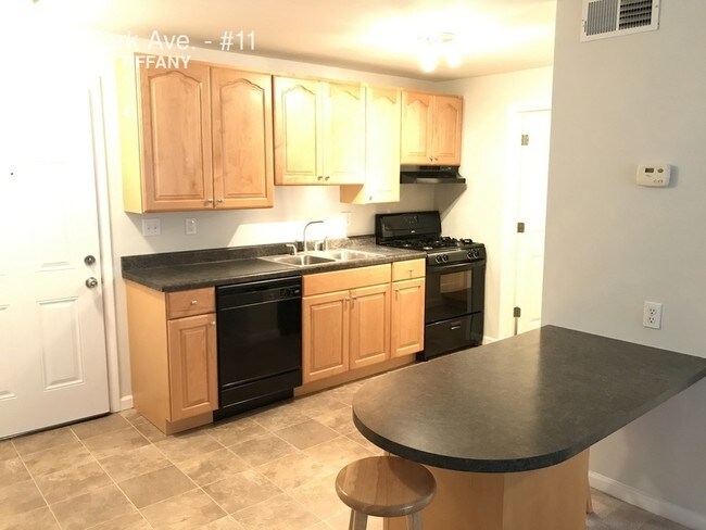 Building Photo - 3850 Park Ave