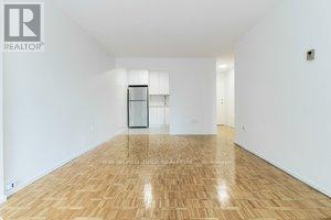 Photo du bâtiment - 101 Roehampton Ave