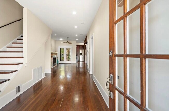 Foto del edificio - 5815 S Robertson St