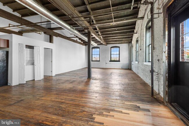 Building Photo - 1853 N Howard St