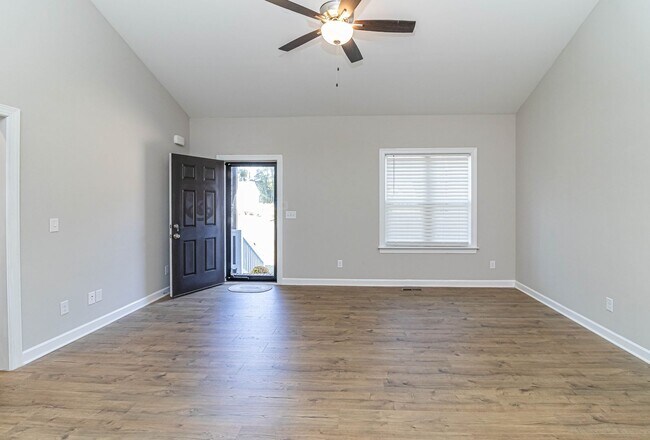 Foto del edificio - Immaculate 3 BR | 2 BA Ranch Home in Golds...