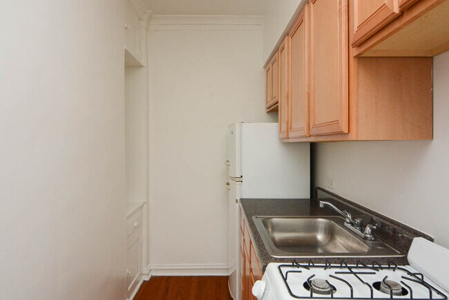 Building Photo - 4641 N Paulina St