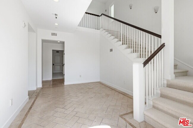 Foto del edificio - 13079 Bluff Creek Dr