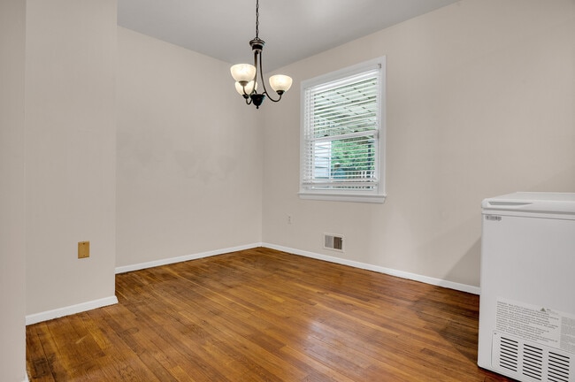 Building Photo - 5705 Rollins Ln