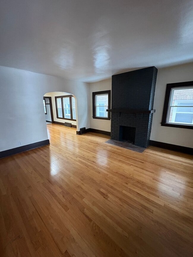 Foto del edificio - 327 E 7th St