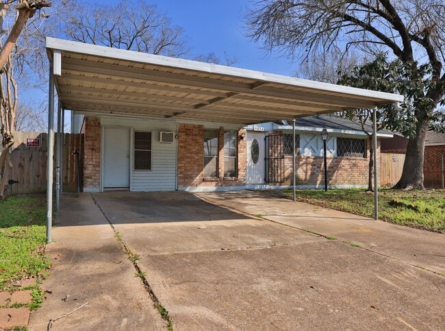 Foto del edificio - 9834 Denning Dr