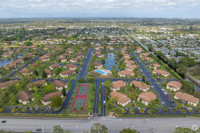 Building Photo - Pine Ridge South IV Condos
