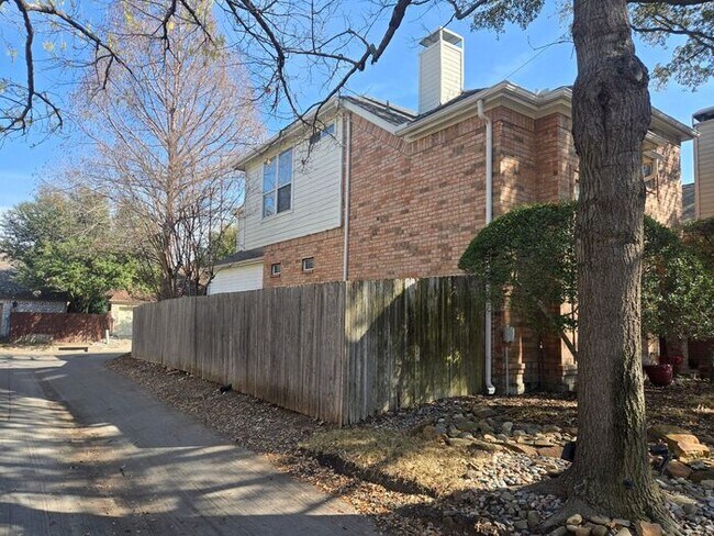 Foto del edificio - 6116 Thursby Ave