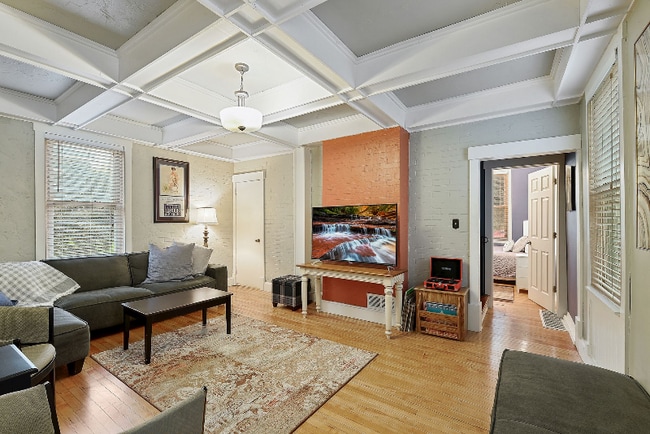 Building Photo - 422 NE 2nd St