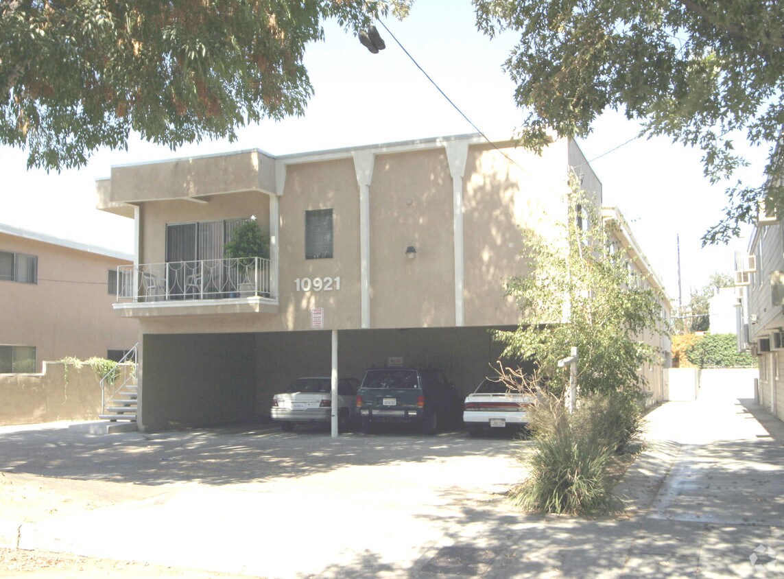 Building Photo - 10921 Bloomfield St