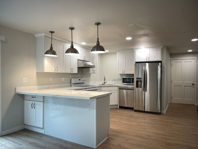 Foto del edificio - CLICK "REQUEST A TOUR" NOW!