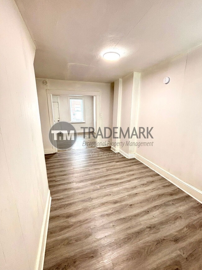 Building Photo - 513 Green St