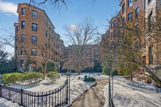 Building Photo - 118 Riverway
