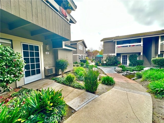 Building Photo - 289 Streamwood