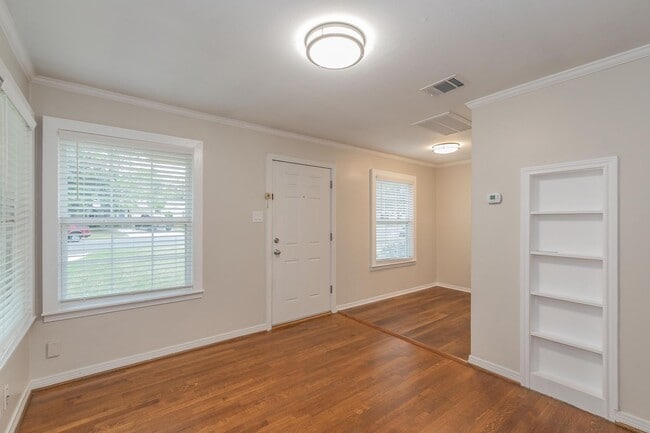 Foto del edificio - Recently updated 2-bedroom duplex in the desirable Ridglea area.