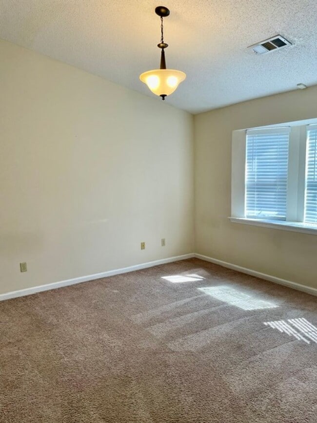 Building Photo - 1428 Southern Gardens Dr