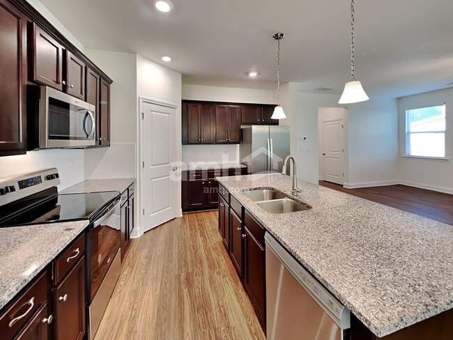 Foto del edificio - 513 Slew Dr