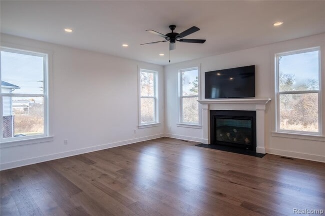 Building Photo - 5556 Hobart Ct