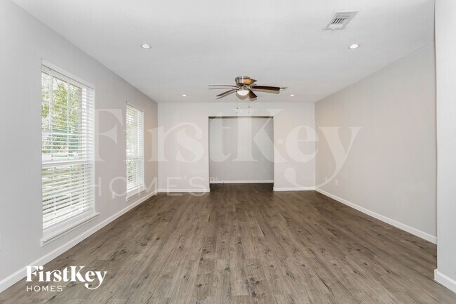 Foto del edificio - 24707 Wilderness Rd