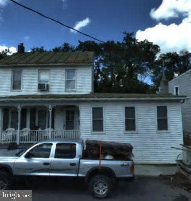 Primary Photo - 2 W Pall Mall St