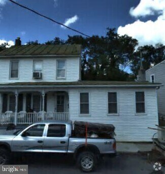 Building Photo - 2 W Pall Mall St