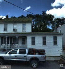 Building Photo - 2 W Pall Mall St