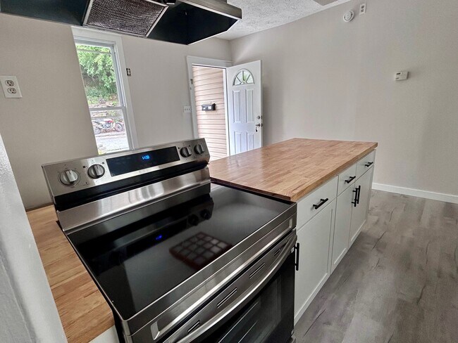 Kitchen - 140 Spring St