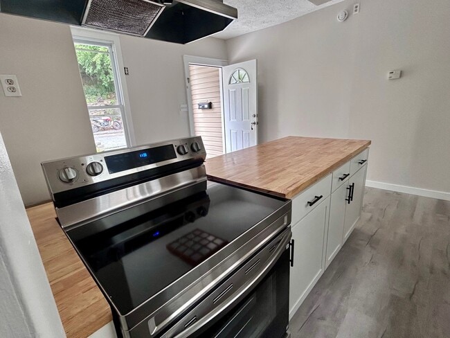 Kitchen - 140 Spring St