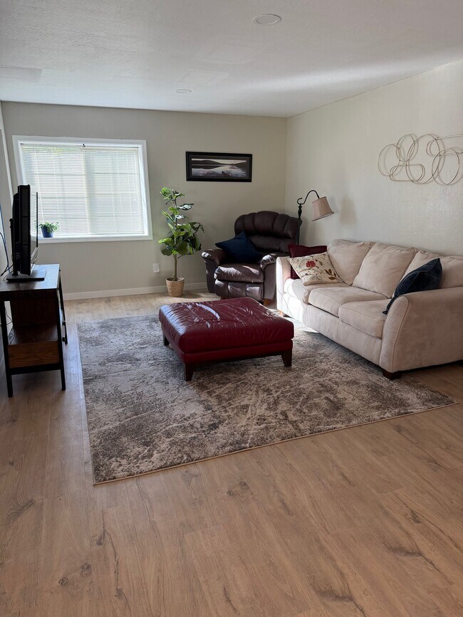 Foto del edificio - 1303 Highcrest Dr