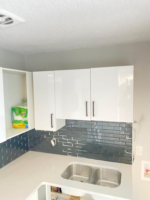 Photo principale - 12525-12118 118 Ave NW