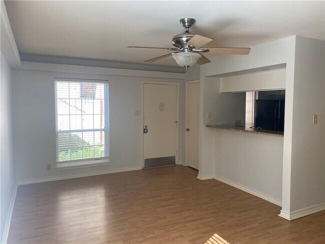 Foto del edificio - 7920 Rockwood Ln