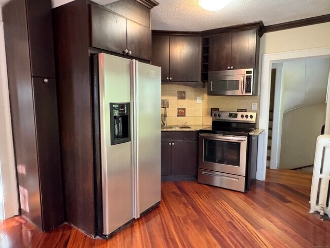 Foto del edificio - 20 Quaker Ln S