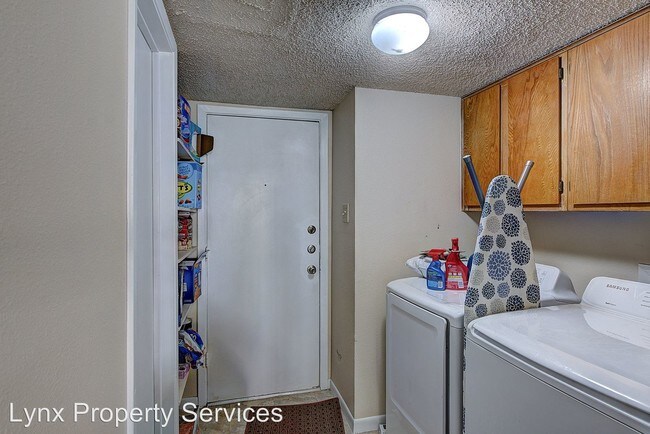 Building Photo - 2308-2310-2310 Whitlow Cove
