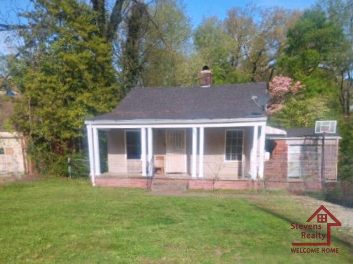 Foto principal - 136 Cedarwood Ln