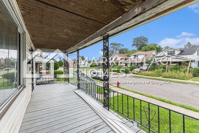 Foto del edificio - 15457 Cloverlawn Ave