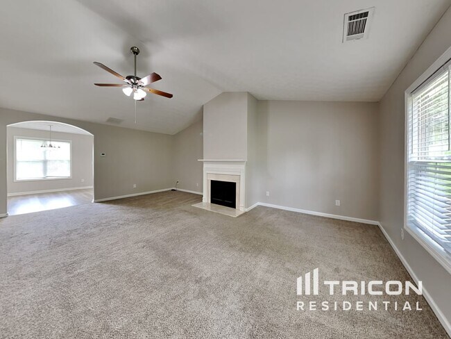 Building Photo - 347 Royal Oaks Dr