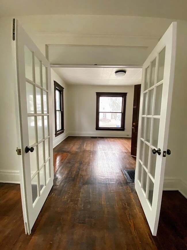 Building Photo - 1009 Michigan Ave